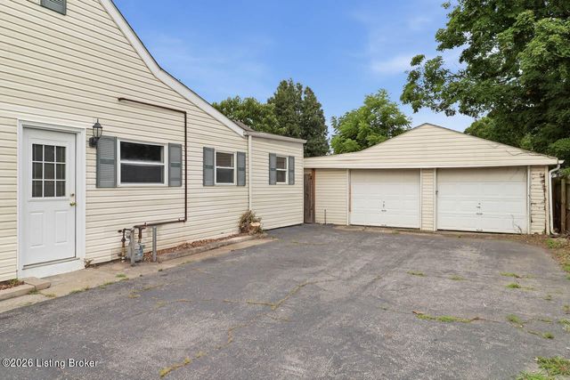 13401 Kinross Blvd, Louisville, KY 40272