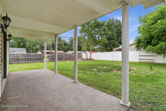 13401 Kinross Blvd, Louisville, KY 40272