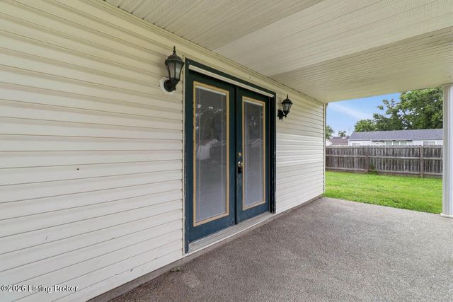13401 Kinross Blvd, Louisville, KY 40272