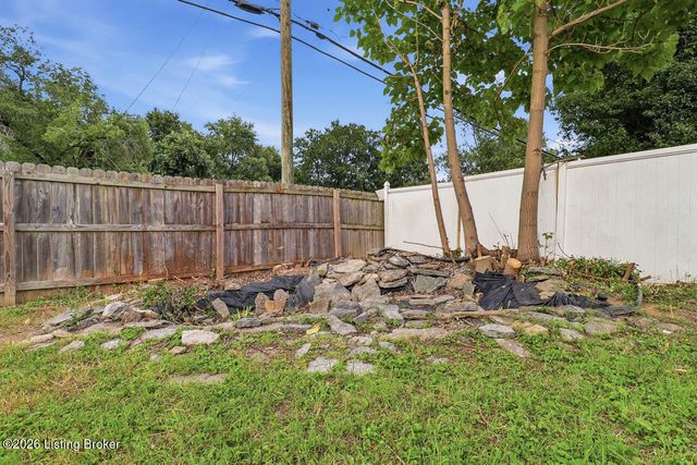 13401 Kinross Blvd, Louisville, KY 40272