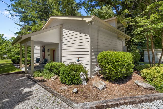 237 Lake Odonnell Rd, Sewanee, TN 37375
