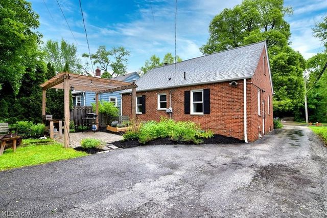 2658 Canterbury Road, Cleveland Heights, OH 44118