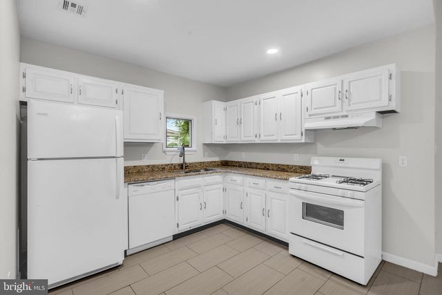 54 CENTRAL AVE, Waretown, NJ 08758