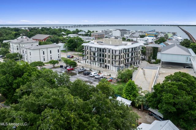 124 Court Unit #203 Street, Bay Saint Louis, MS 39520