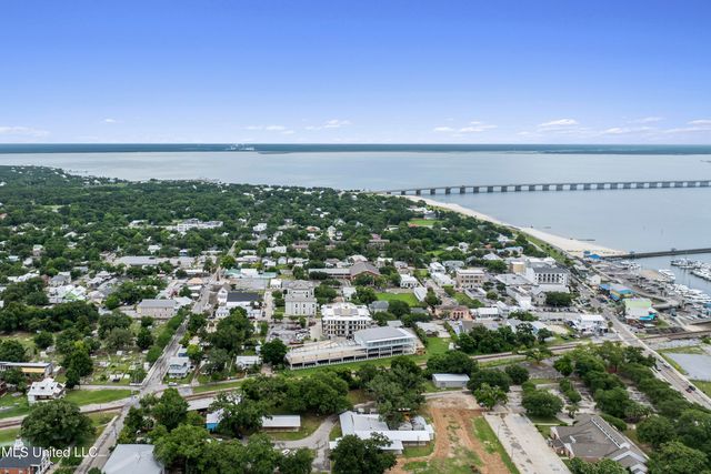 124 Court Unit #203 Street, Bay Saint Louis, MS 39520