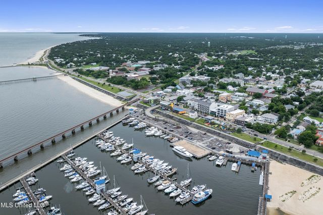 124 Court Unit #203 Street, Bay Saint Louis, MS 39520
