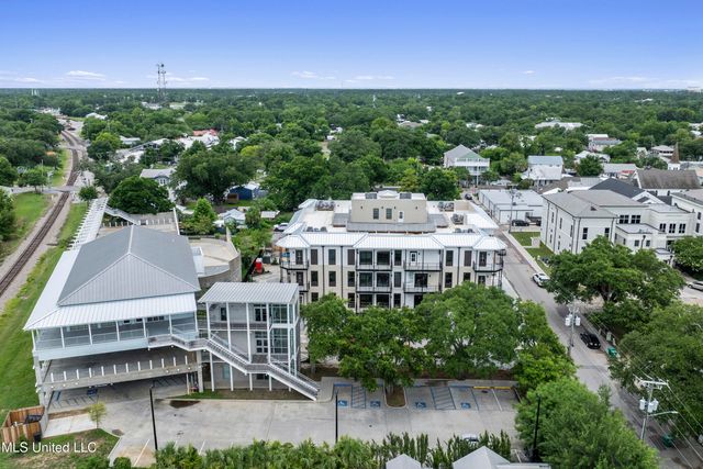 124 Court Unit #203 Street, Bay Saint Louis, MS 39520