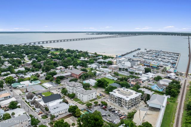 124 Court Unit #203 Street, Bay Saint Louis, MS 39520