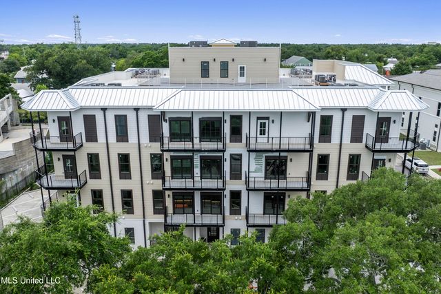 124 Court Unit #203 Street, Bay Saint Louis, MS 39520