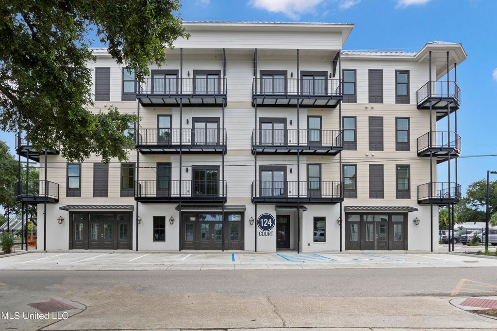124 Court Unit #203 Street, Bay Saint Louis, MS 39520