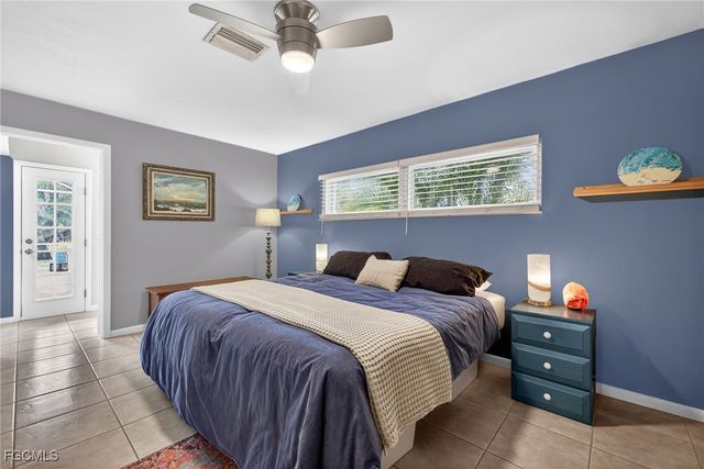 916 SE 31st LN, Cape Coral, FL 33904