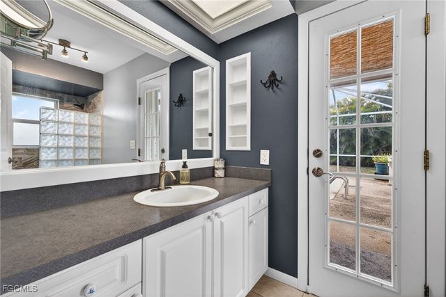 916 SE 31st LN, Cape Coral, FL 33904