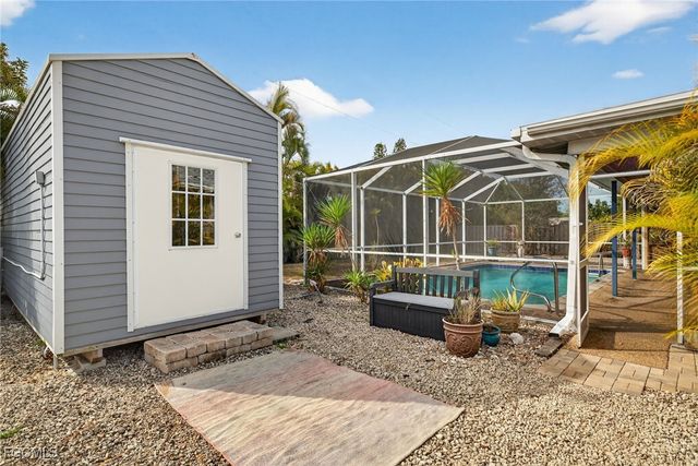 916 SE 31st LN, Cape Coral, FL 33904