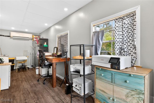 916 SE 31st LN, Cape Coral, FL 33904