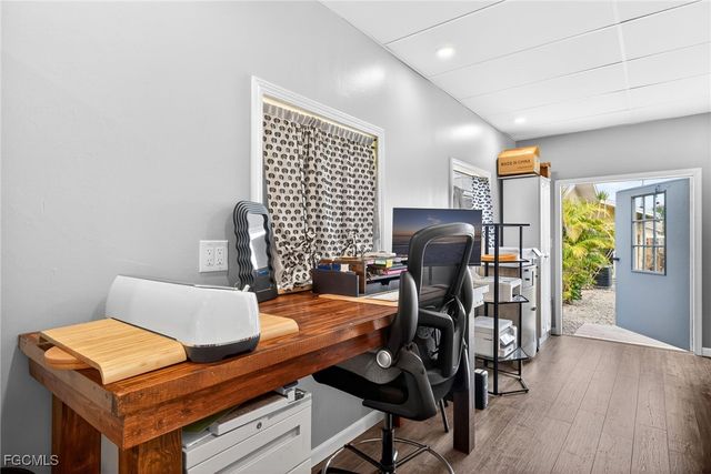 916 SE 31st LN, Cape Coral, FL 33904