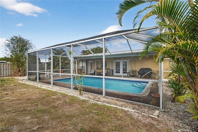 916 SE 31st LN, Cape Coral, FL 33904