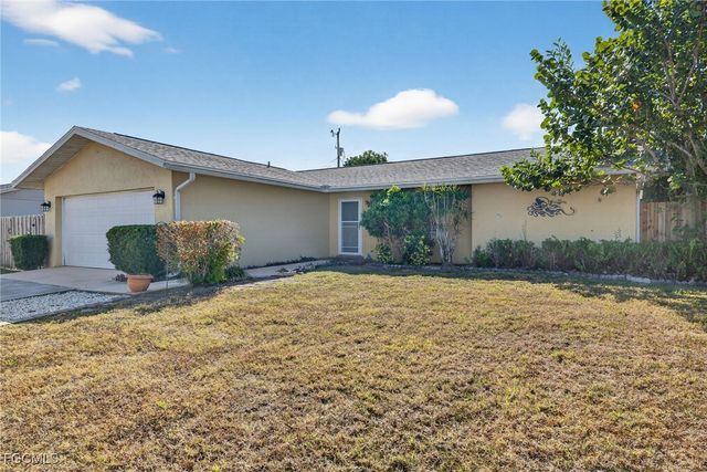 916 SE 31st LN, Cape Coral, FL 33904