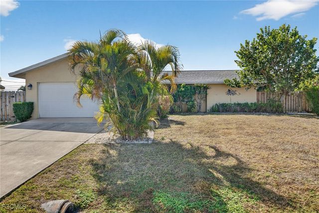 916 SE 31st LN, Cape Coral, FL 33904