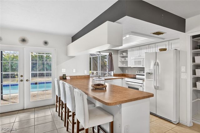 916 SE 31st LN, Cape Coral, FL 33904