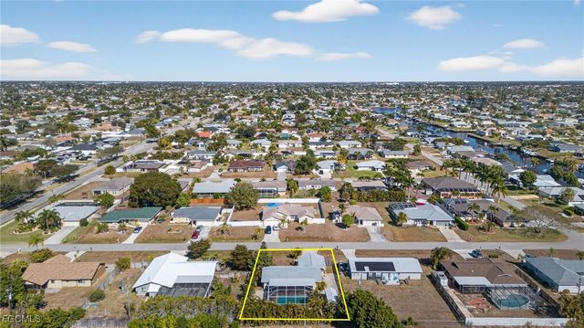 916 SE 31st LN, Cape Coral, FL 33904