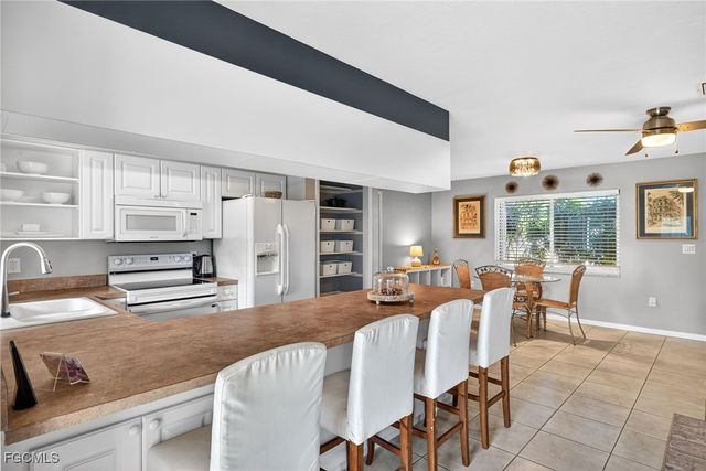 916 SE 31st LN, Cape Coral, FL 33904