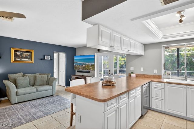 916 SE 31st LN, Cape Coral, FL 33904