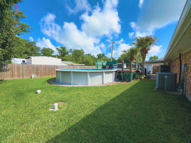 127 Oakview Dr, Houma, LA 70364