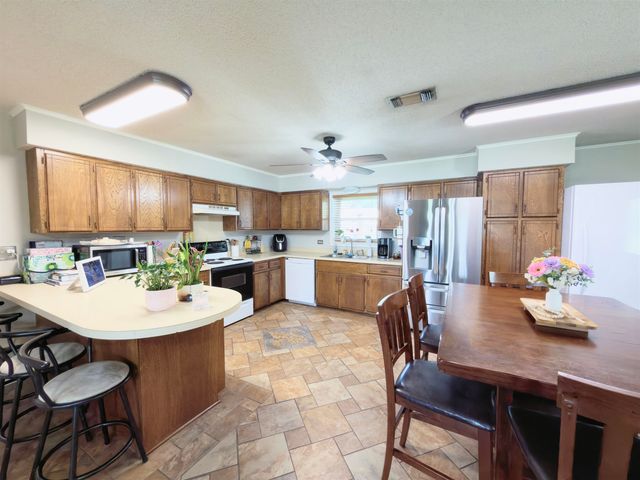 127 Oakview Dr, Houma, LA 70364