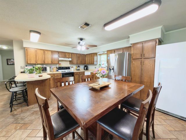 127 Oakview Dr, Houma, LA 70364