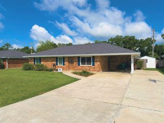 127 Oakview Dr, Houma, LA 70364