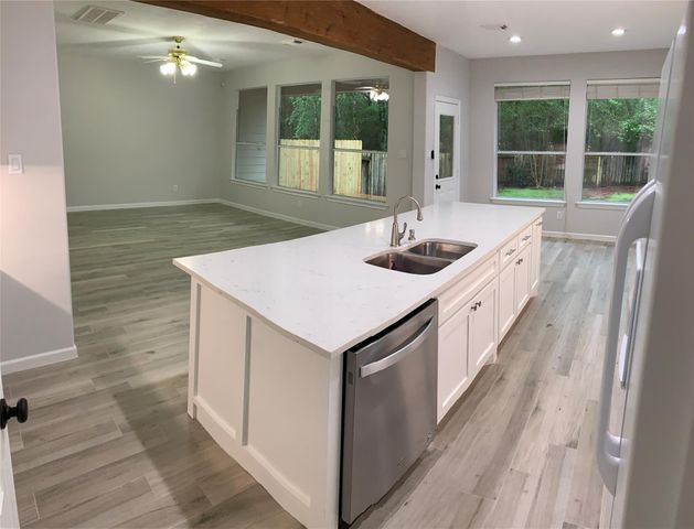 163 Ledgestone Place, The Woodlands, TX 77382