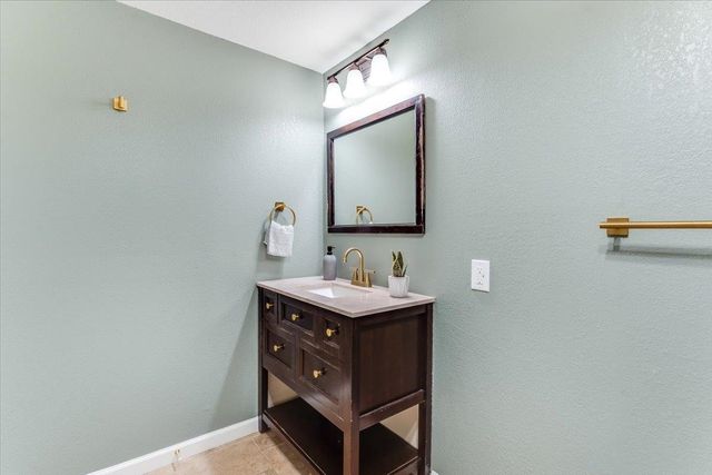 621 S Fern, Wichita, KS 67213