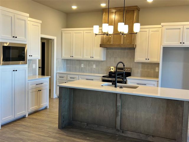 1922 Valley Ranch Road, Blanchard, OK 73010