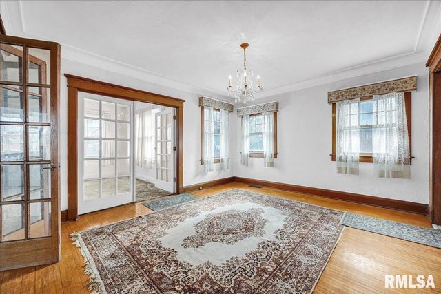 914 WASHINGTON Street, Pekin, IL 61554