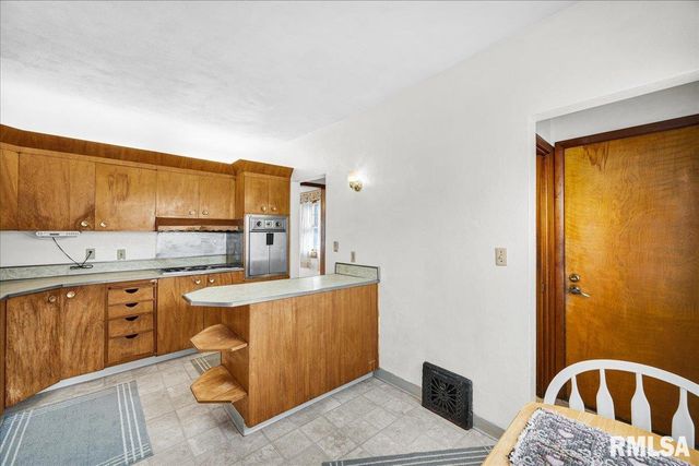 914 WASHINGTON Street, Pekin, IL 61554