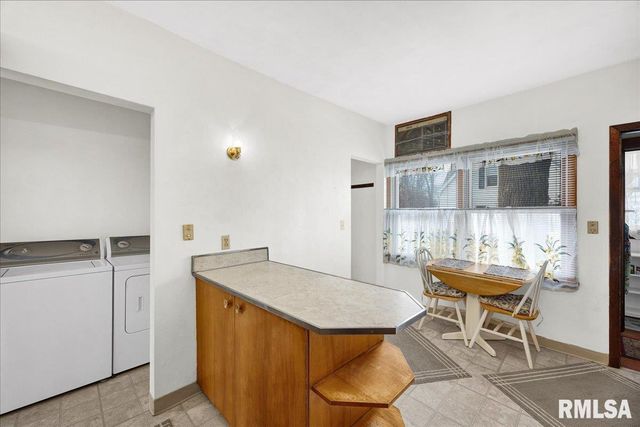 914 WASHINGTON Street, Pekin, IL 61554