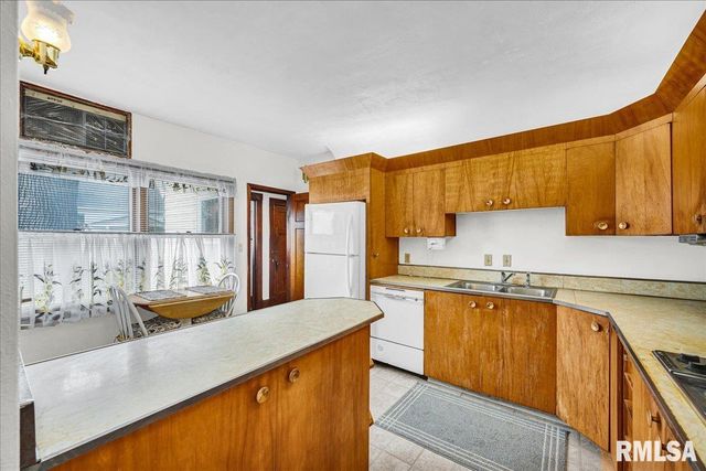 914 WASHINGTON Street, Pekin, IL 61554