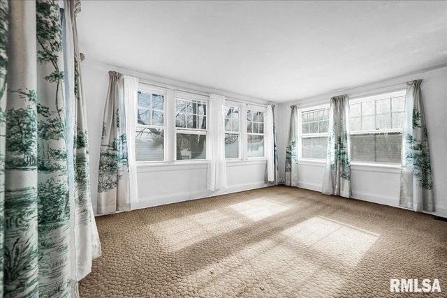 914 WASHINGTON Street, Pekin, IL 61554