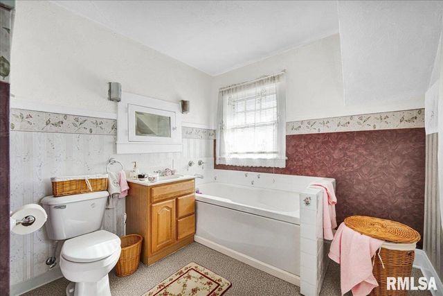 914 WASHINGTON Street, Pekin, IL 61554