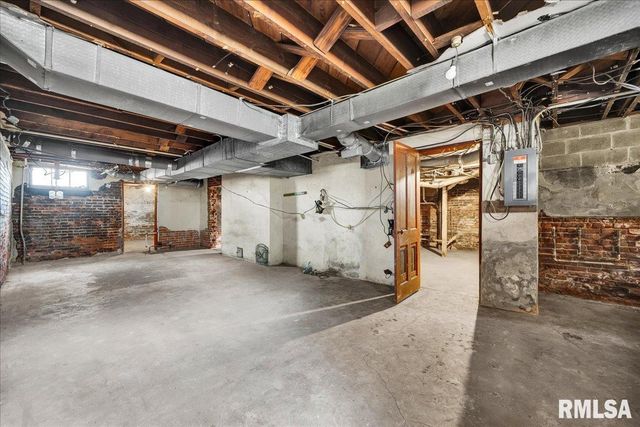 914 WASHINGTON Street, Pekin, IL 61554