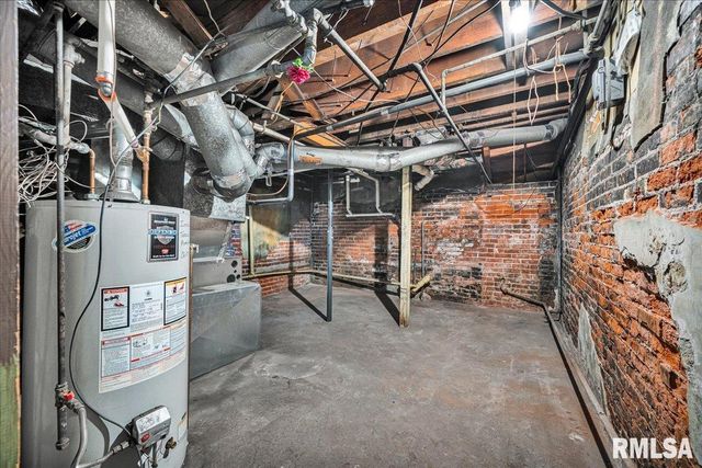 914 WASHINGTON Street, Pekin, IL 61554