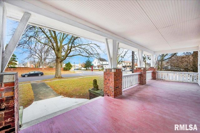 914 WASHINGTON Street, Pekin, IL 61554