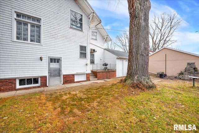 914 WASHINGTON Street, Pekin, IL 61554