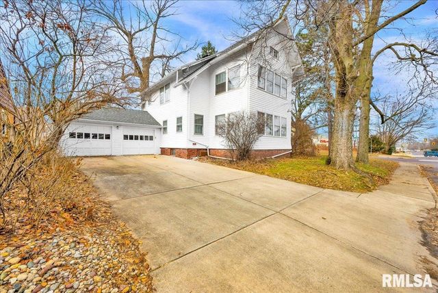 914 WASHINGTON Street, Pekin, IL 61554