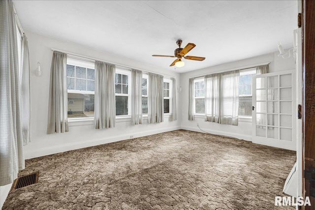 914 WASHINGTON Street, Pekin, IL 61554