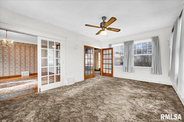 914 WASHINGTON Street, Pekin, IL 61554