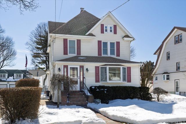 43 Garfield Place, East Rockaway, NY 11518