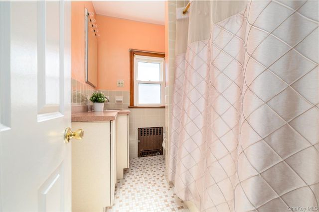 43 Garfield Place, East Rockaway, NY 11518