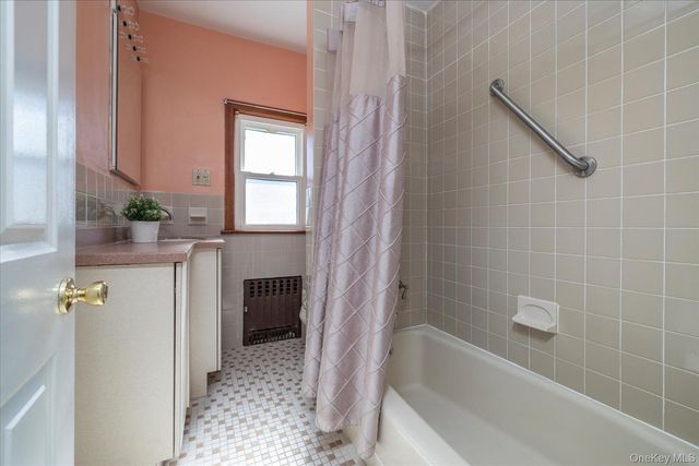 43 Garfield Place, East Rockaway, NY 11518