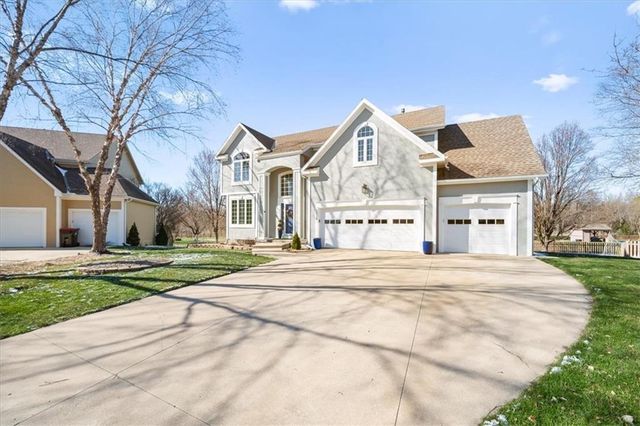 5924 NE Parks View Place, Lee's Summit, MO 64064